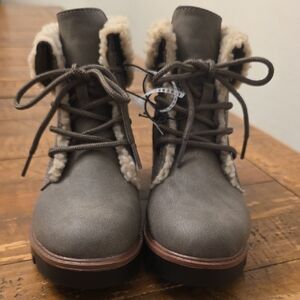 Cliffs by White Mountain Women's Hadrian Lace Up Hiking Boots.